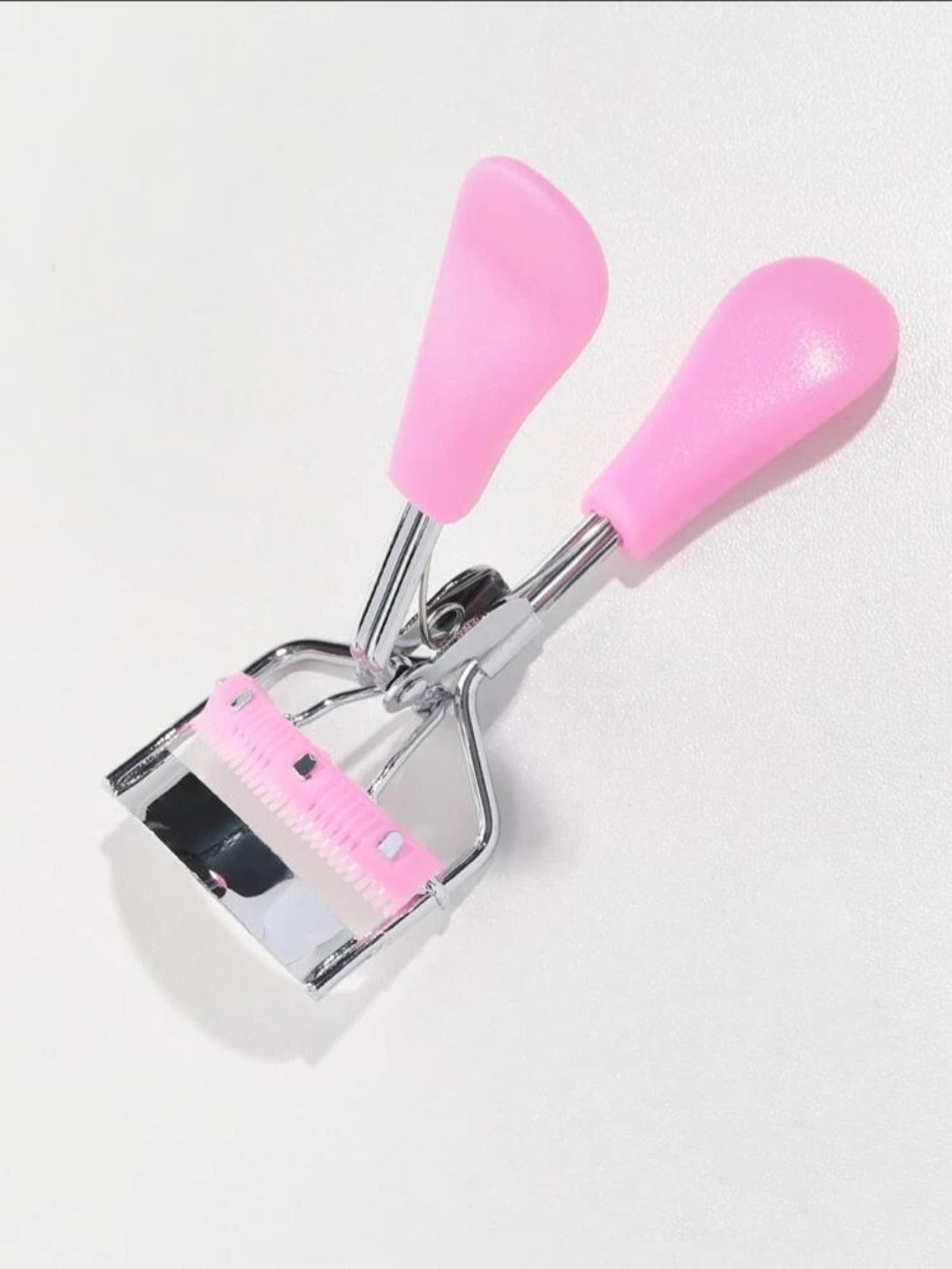 EYELASH CURLER - www.prettygirlextensionsllc